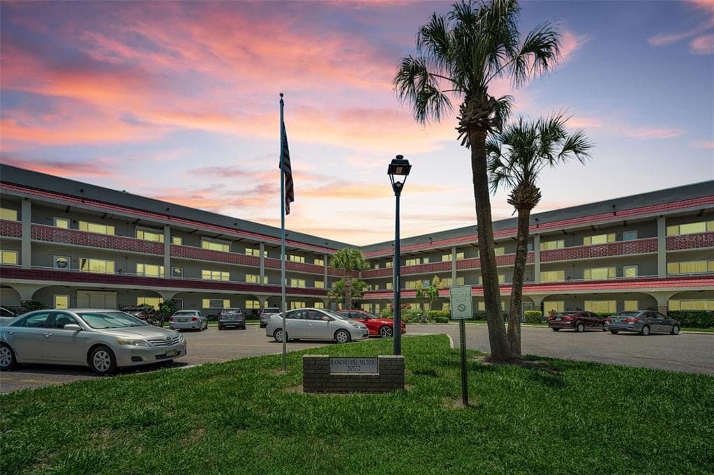 2072 AUSTRALIA WAY W # 32, CLEARWATER, FL 33763