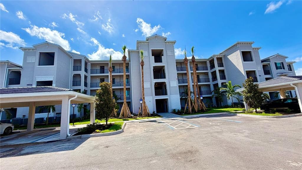 19116 SCALLOP LOOP # 104, LAKEWOOD RANCH, FL 34211
