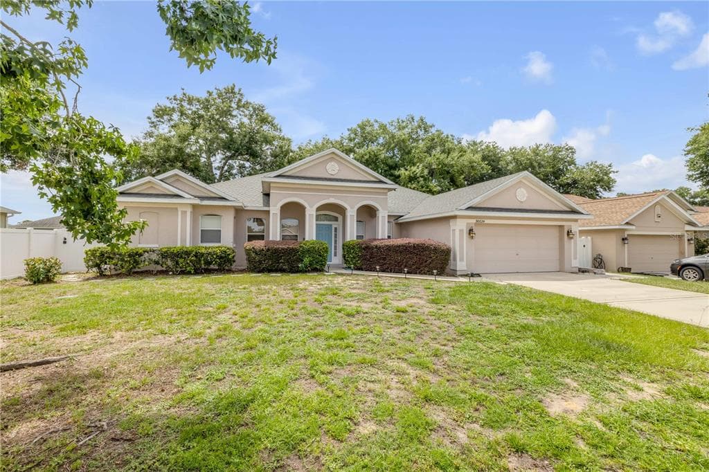 36624 GRAND ISLAND OAKS CIRCLE, GRAND ISLAND, FL 32735