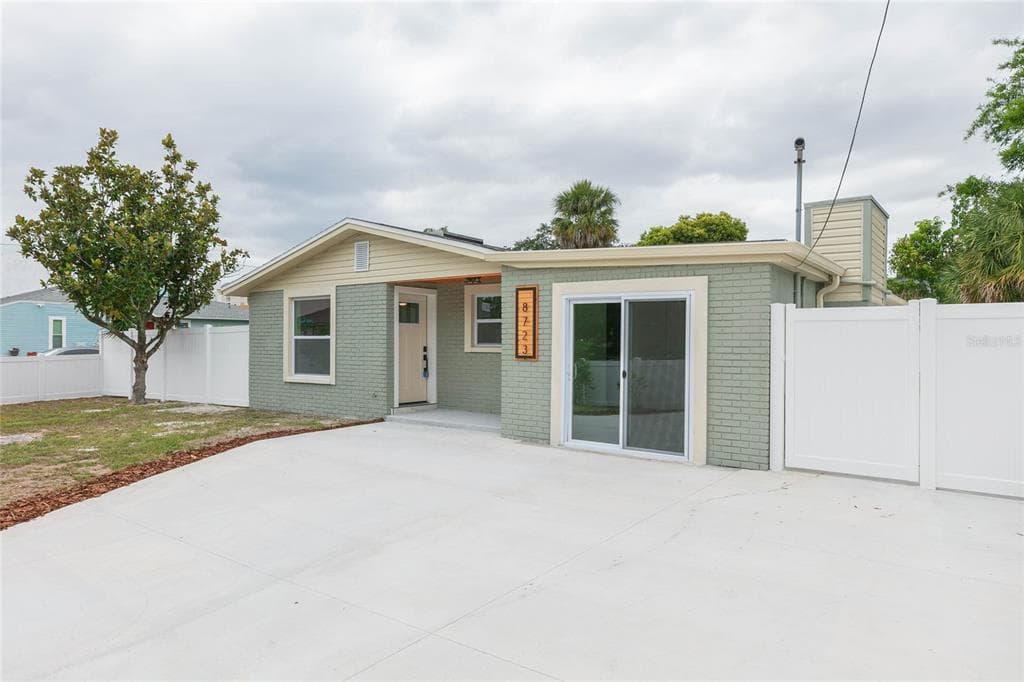 8723 N RIVER FOREST CIRCLE, TAMPA, FL 33604