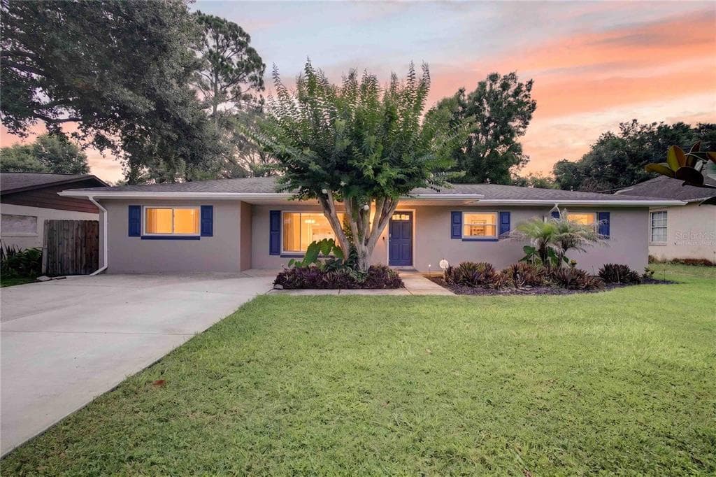 27638 LISA DRIVE, TAVARES, FL 32778