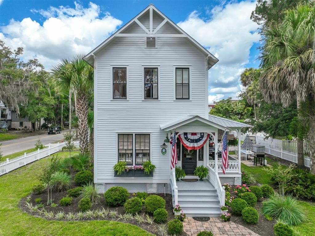 220 S 4TH STREET, PALATKA, FL 32177