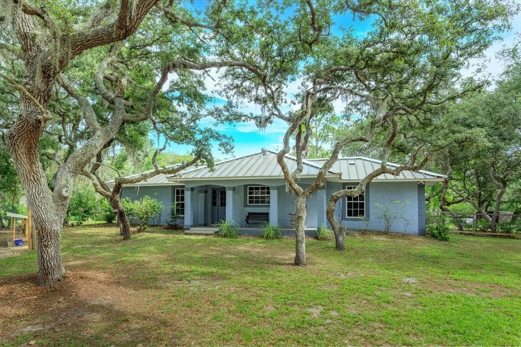 17249 HOLLY COURT, UMATILLA, FL 32784
