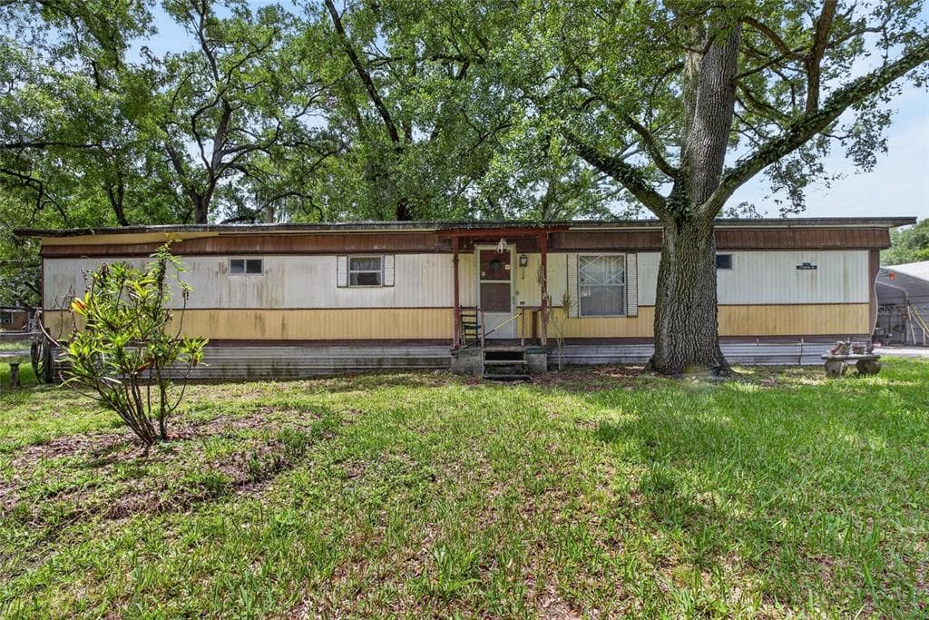 10227 OAK AVENUE, TAMPA, FL 33619