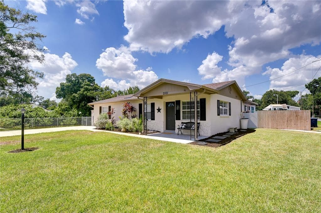 2101 W HAMILTON AVENUE, TAMPA, FL 33604