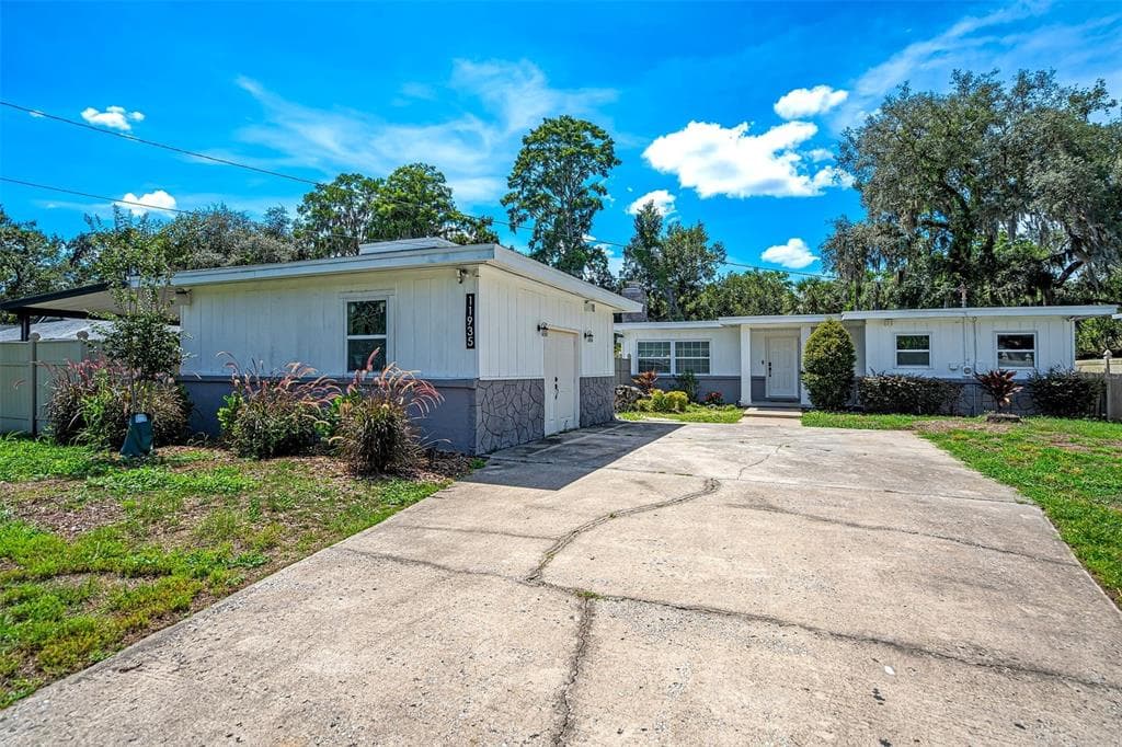 11935 RIVERHILLS DRIVE, TAMPA, FL 33617