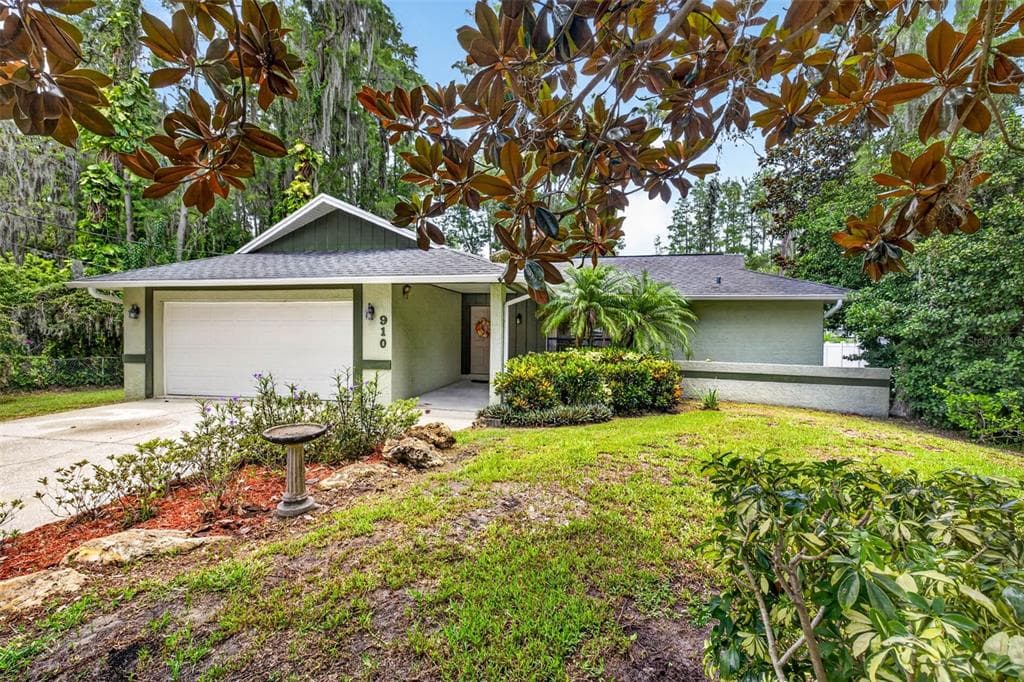 910 HILLSIDE DRIVE, LUTZ, FL 33549