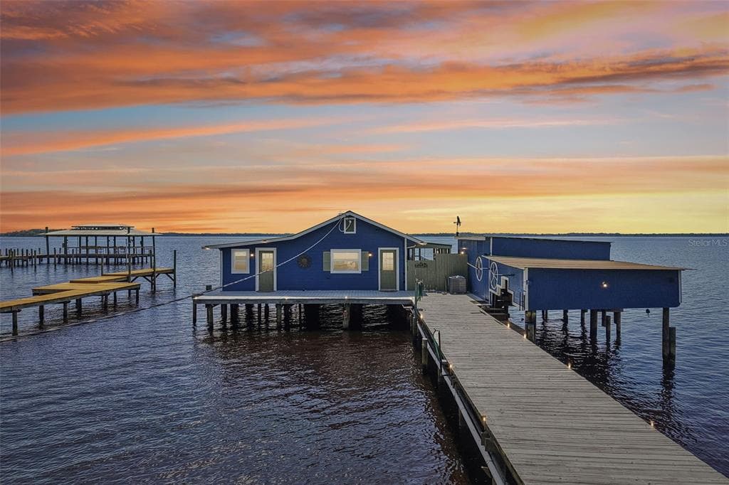 21 S LAKE STREET, CRESCENT CITY, FL 32112