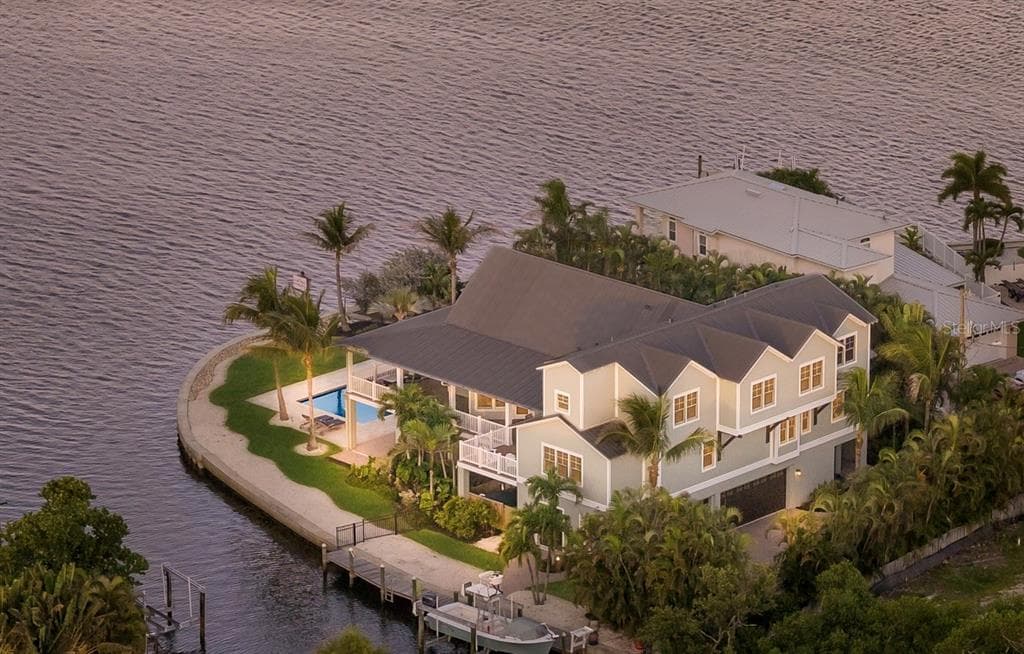 526 56TH STREET, HOLMES BEACH, FL 34217