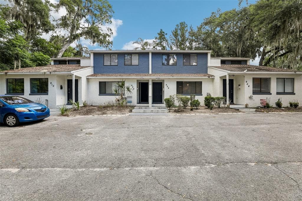 904 SUMTER STREET, LEESBURG, FL 34748