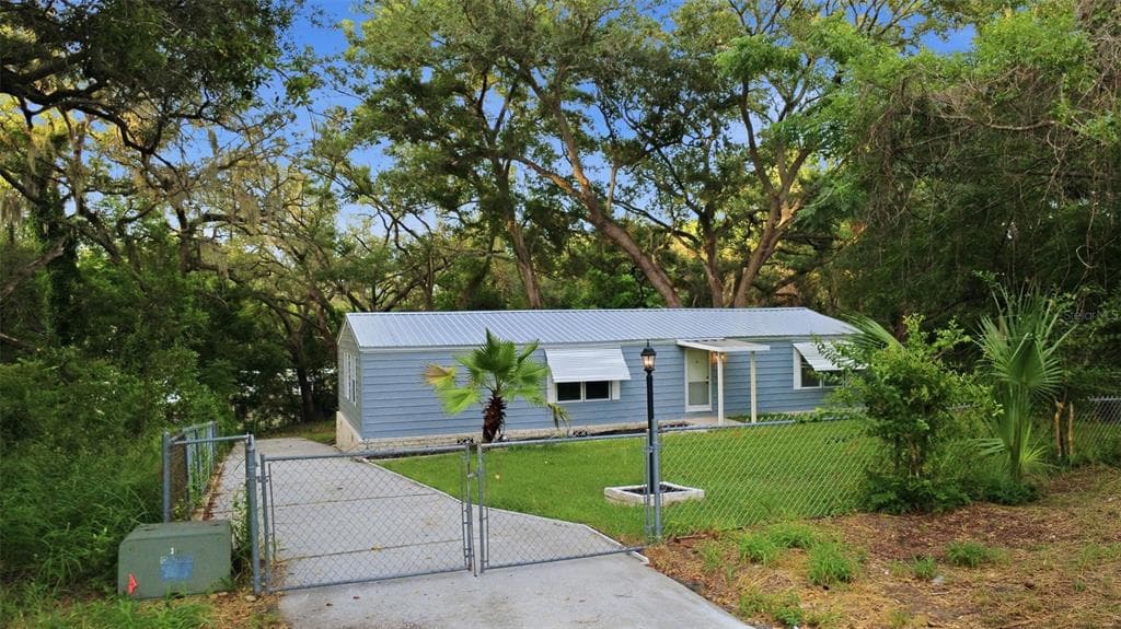 403 ACORN CIRCLE, FRUITLAND PARK, FL 34731