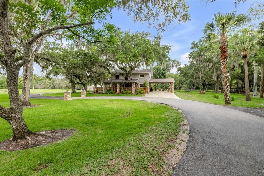 800 HIDDEN OAKS LANE, OAK HILL, FL 32759