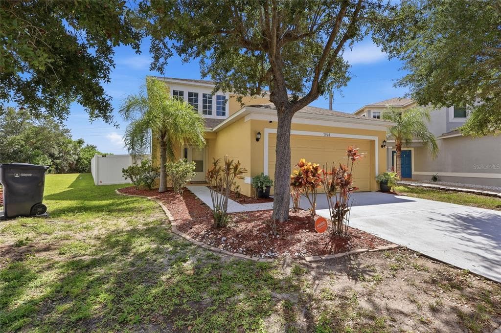 7902 CARRIAGE POINTE DR, GIBSONTON, FL 33534