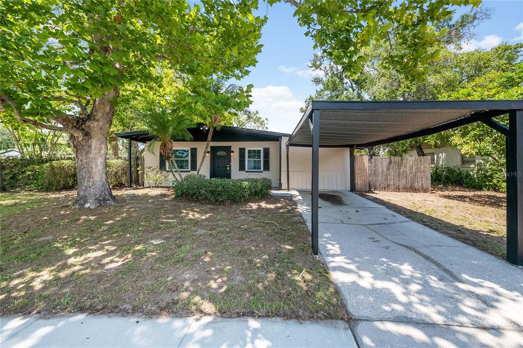 7402 WISHING WELL COURT, TAMPA, FL 33619