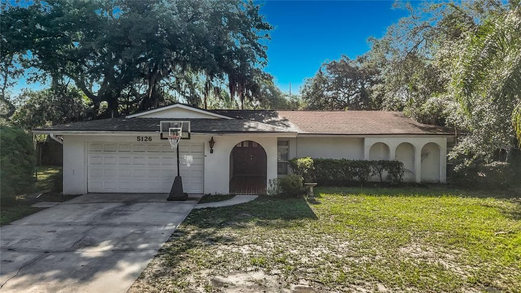 5126 ROLLING HILLS COURT, TAMPA, FL 33617