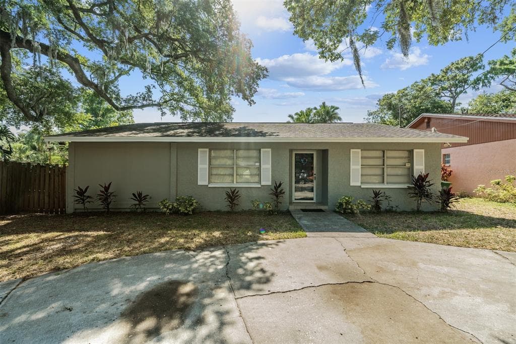 9616 N OKLAWAHA AVENUE # 1/2, TAMPA, FL 33617