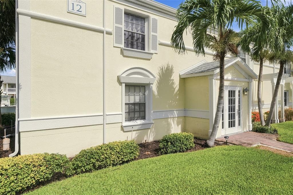 4725 COQUINA KEY DRIVE SE # D, ST PETERSBURG, FL 33705