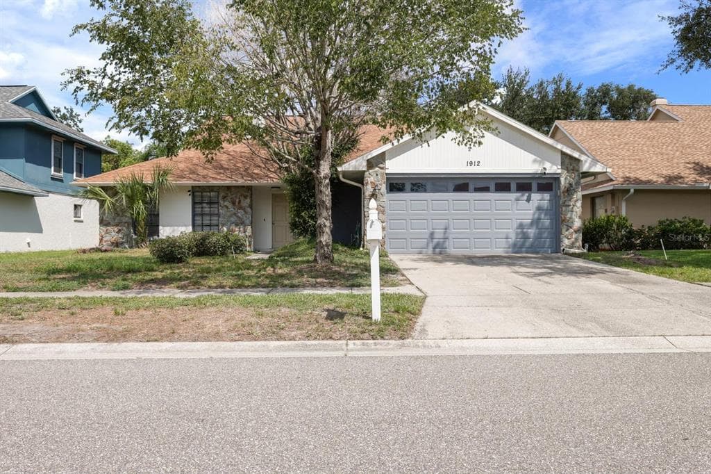 1912 FIRETHORN COURT, BRANDON, FL 33511
