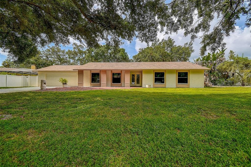 9404 W HAMILTON AVENUE, TAMPA, FL 33615