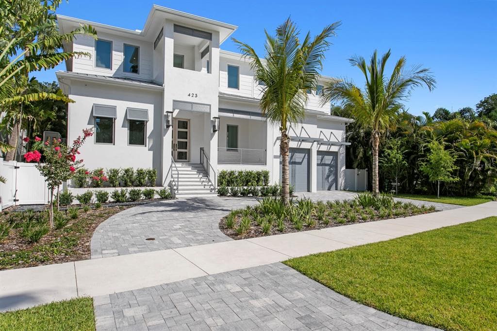 423 S ROYAL POINCIANA DRIVE, TAMPA, FL 33609