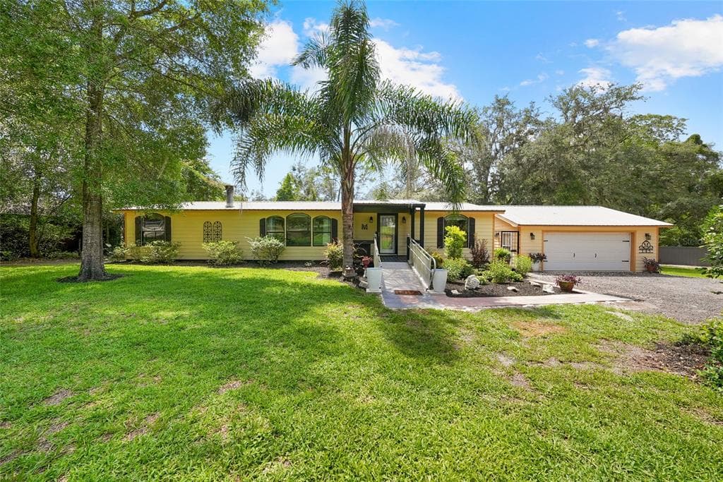 145 CRYSTAL LAKE DRIVE, MELROSE, FL 32666