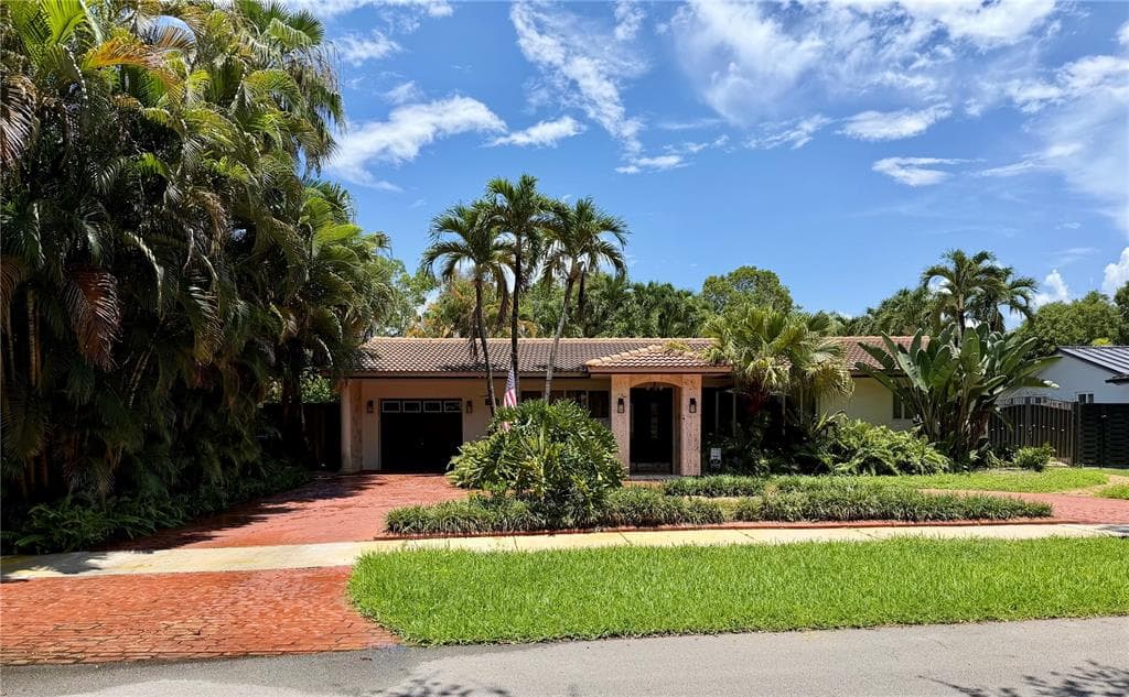 14821 PALMETTO PALM AVENUE, MIAMI LAKES, FL 33014