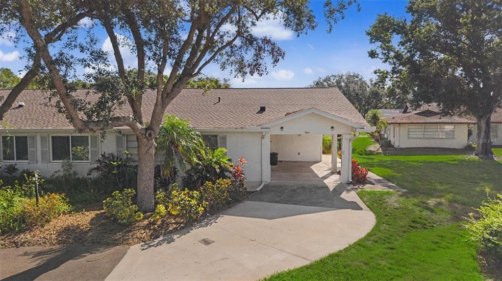 1905 HANSON COURT # 305, SUN CITY CENTER, FL 33573