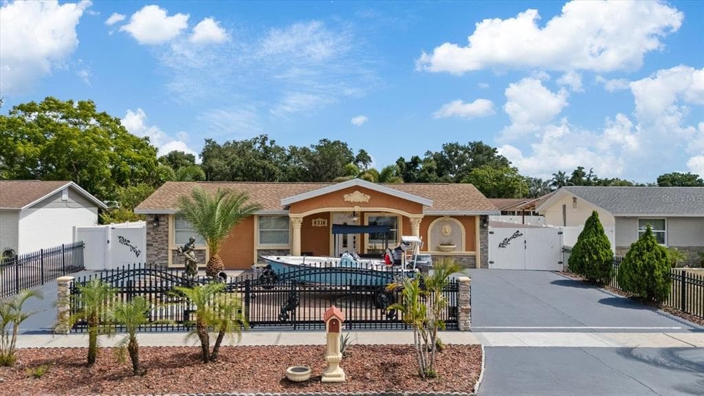8318 DRYCREEK DRIVE, TAMPA, FL 33615