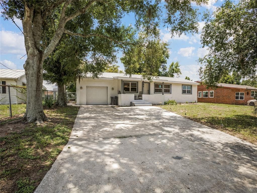 208 E WINTHROP STREET, AVON PARK, FL 33825