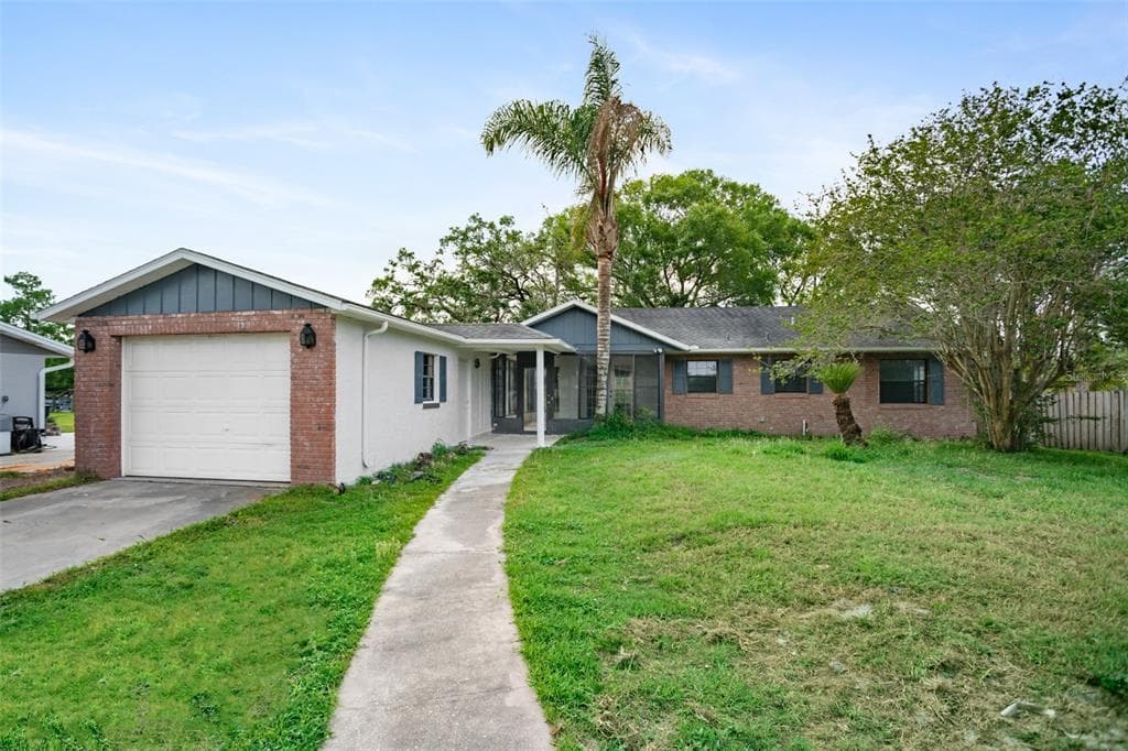28046 LOIS DRIVE, TAVARES, FL 32778