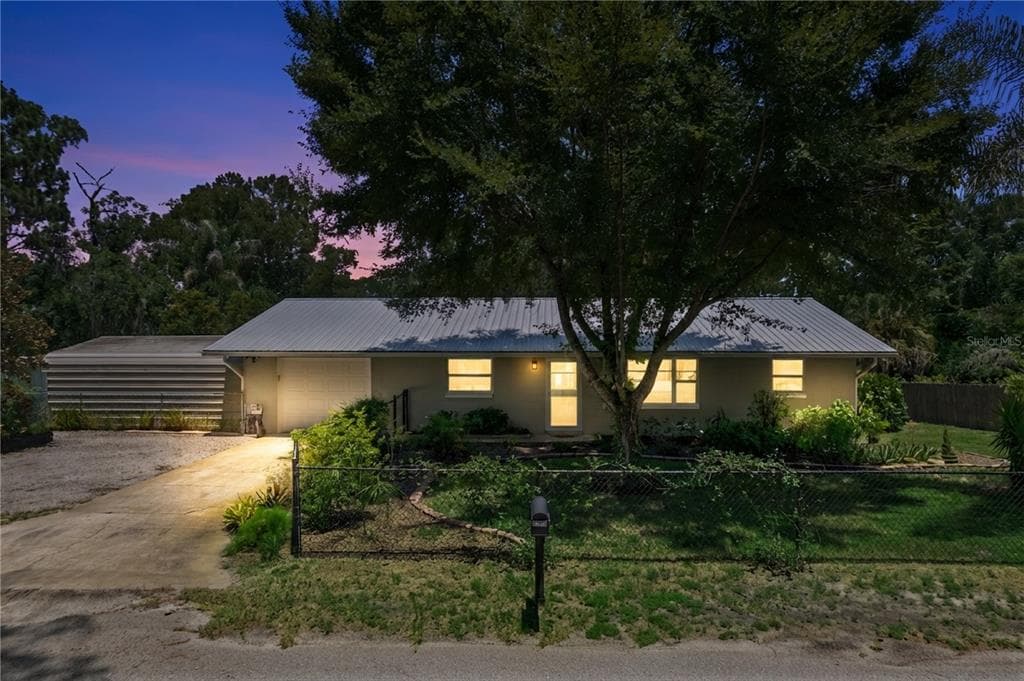 37400 SAINT LOUIS AVENUE, UMATILLA, FL 32784