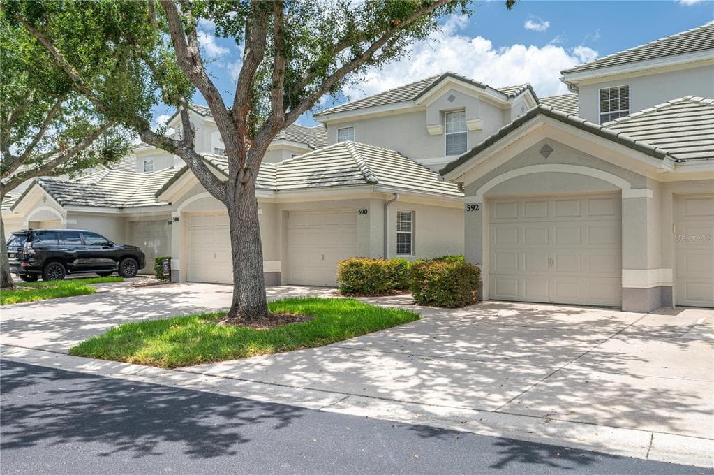 590 GRASSLANDS VILLAGE CIRCLE # 590, LAKELAND, FL 33803