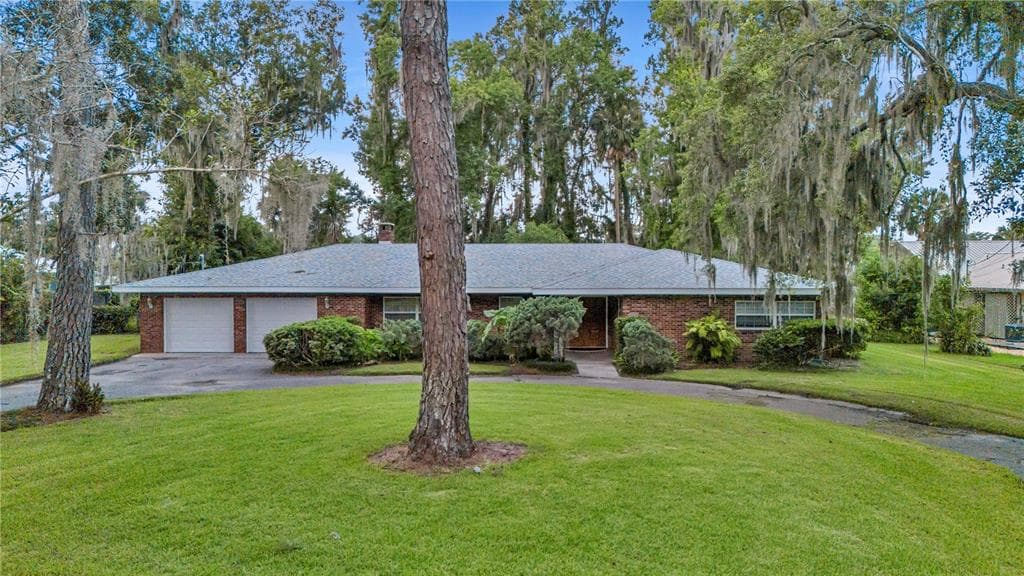 1940 ALICE DRIVE, ASTOR, FL 32102