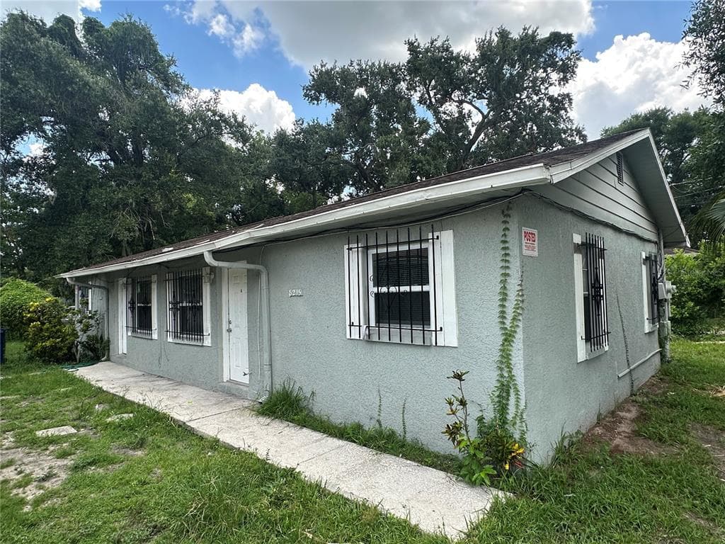 8215 N KLONDYKE STREET, TAMPA, FL 33604