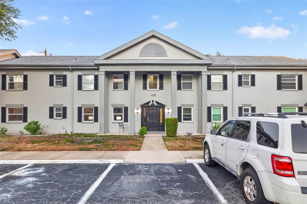 1190 RUE DES CHATEAUX # 1A, ST PETERSBURG, FL 33707