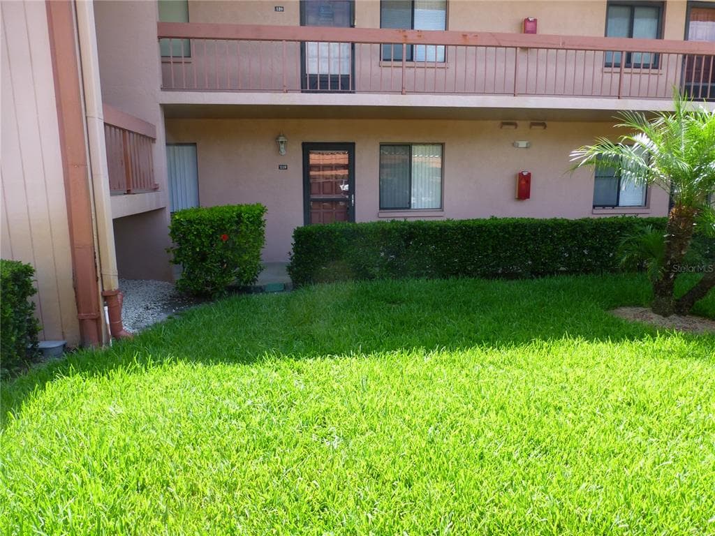 119 LAKESIDE DRIVE # 119, OLDSMAR, FL 34677