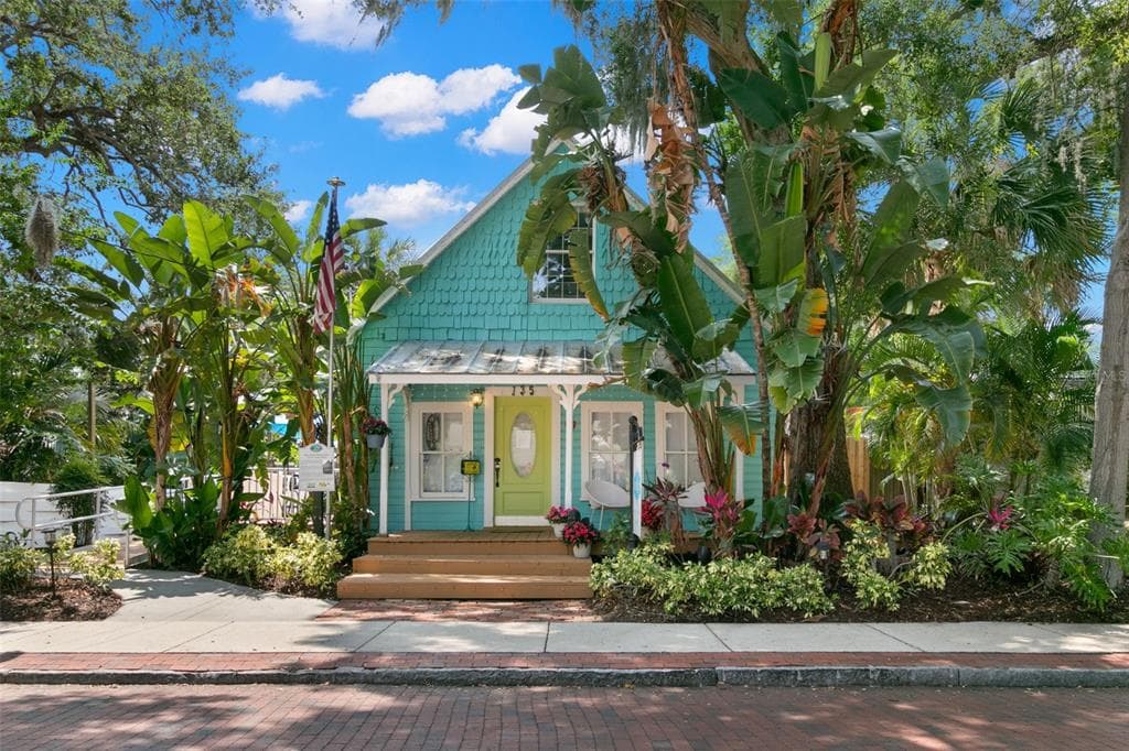 135 4TH AVENUE N, SAFETY HARBOR, FL 34695