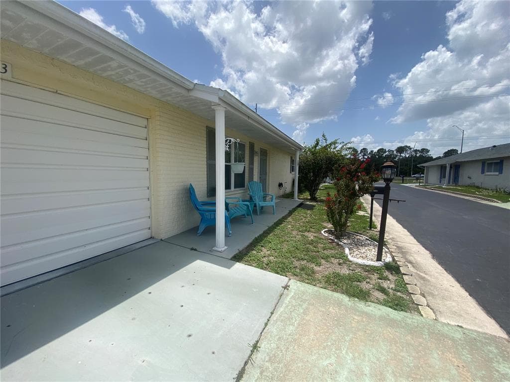 703 HUXLEY PLACE, SUN CITY CENTER, FL 33573