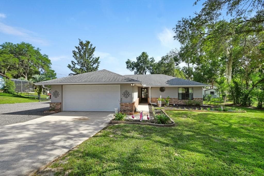 235 W RETTA STREET, DE LEON SPRINGS, FL 32130