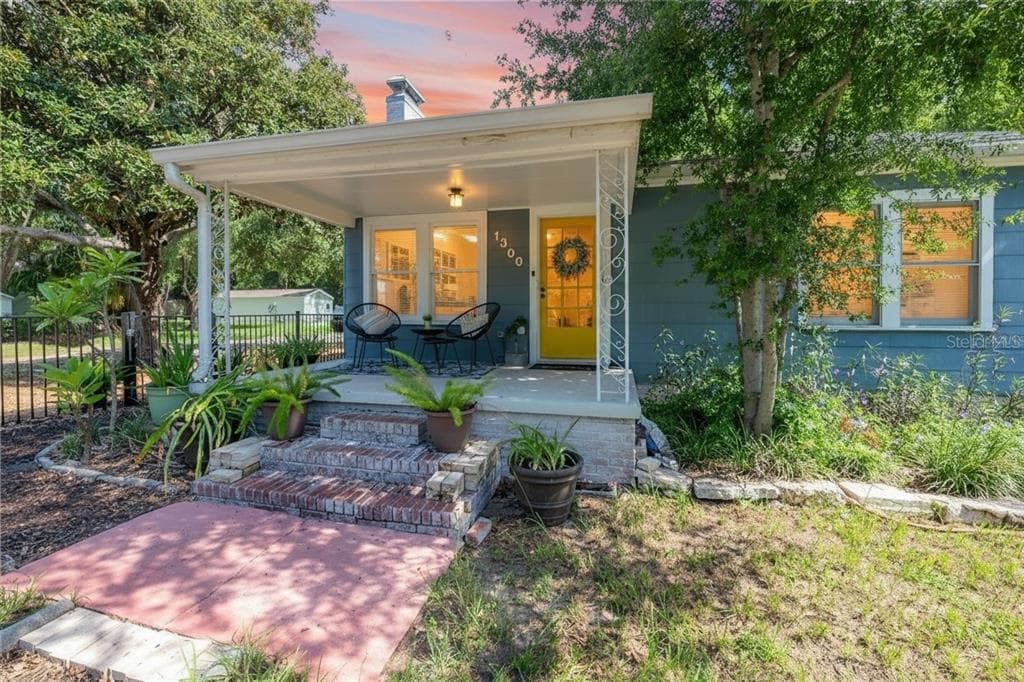 1300 E HENRY AVENUE, TAMPA, FL 33604