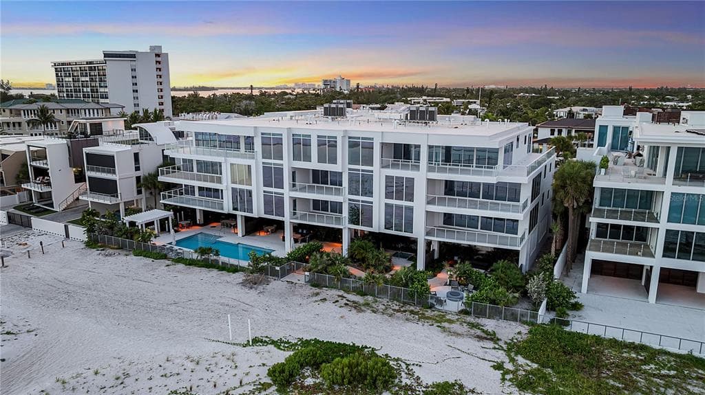 70 AVENIDA VENECCIA # 304, SARASOTA, FL 34242