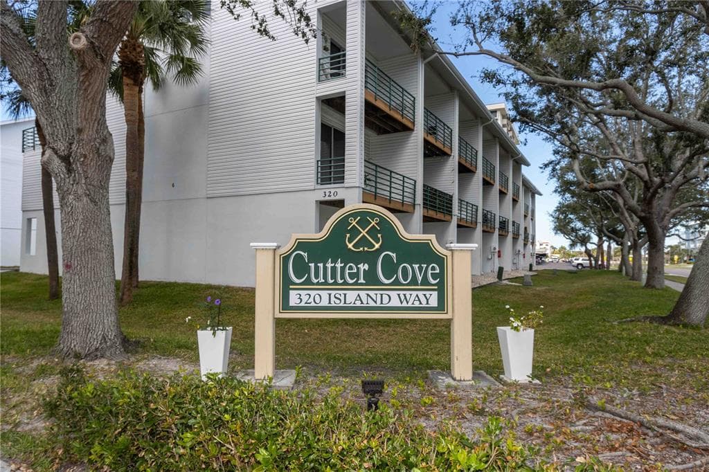 320 ISLAND WAY # 605, CLEARWATER BEACH, FL 33767
