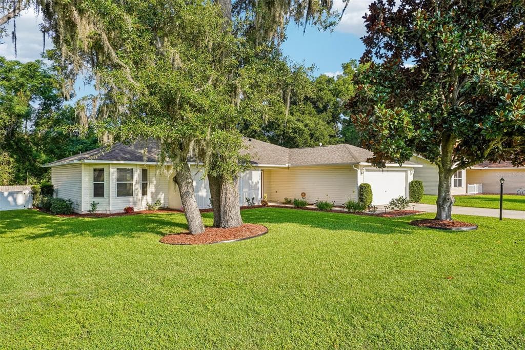 108 CHERRY BLOSSOM LANE, LADY LAKE, FL 32159