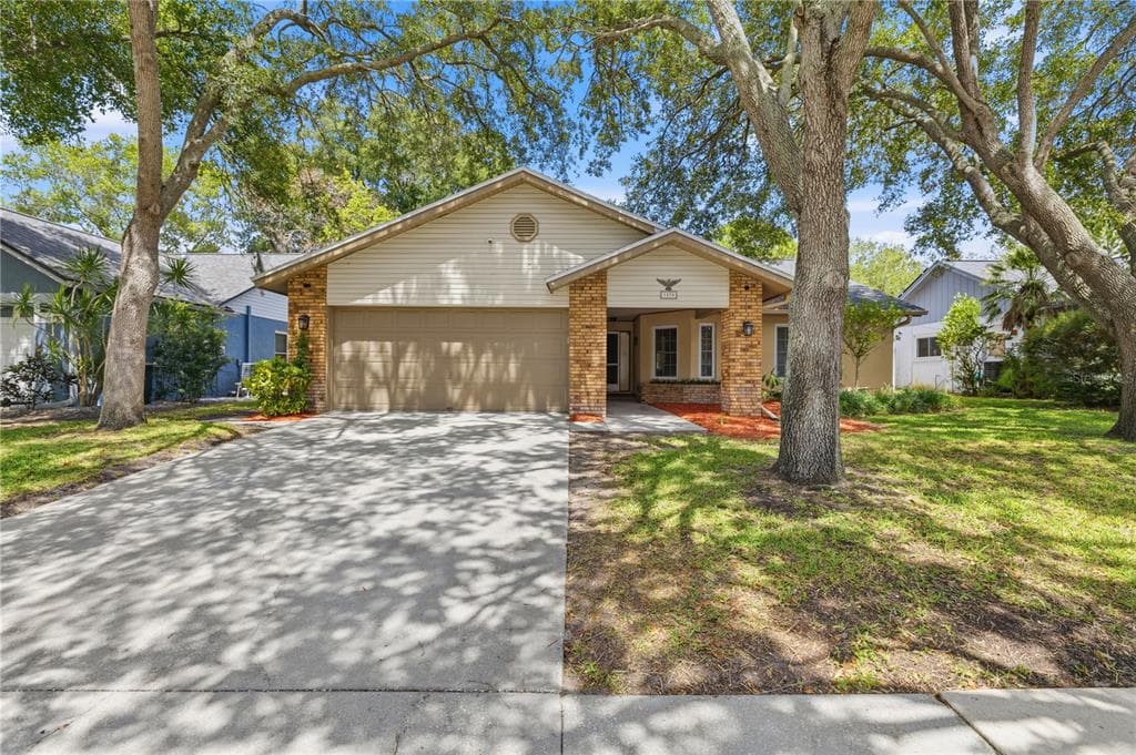 1570 CLUB DRIVE, TARPON SPRINGS, FL 34689