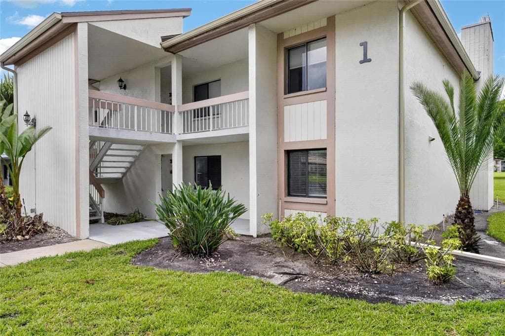 115 LAKEVIEW PLACE # 115, OLDSMAR, FL 34677