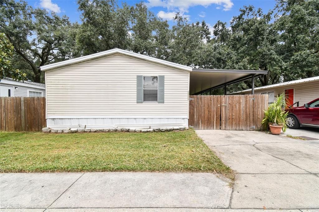 10607 BAY HILLS CIRCLE, THONOTOSASSA, FL 33592