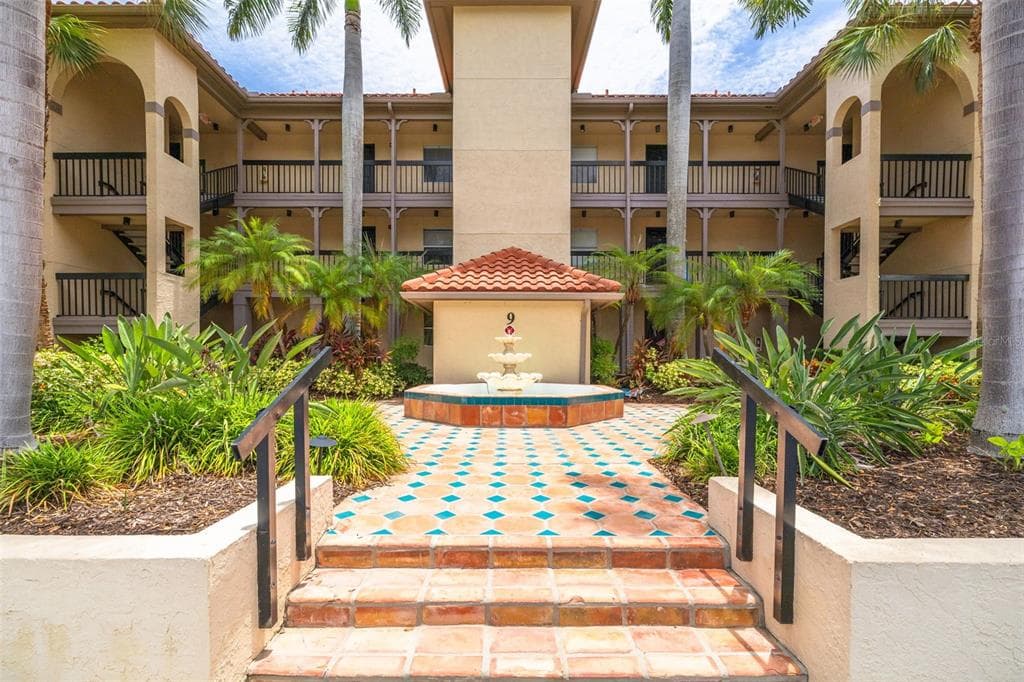 2400 FEATHER SOUND DRIVE # 914, CLEARWATER, FL 33762