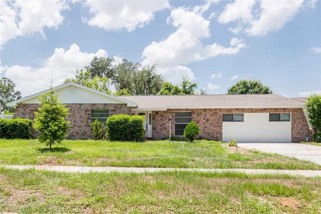 902 SHANGRI LA DRIVE, SEFFNER, FL 33584
