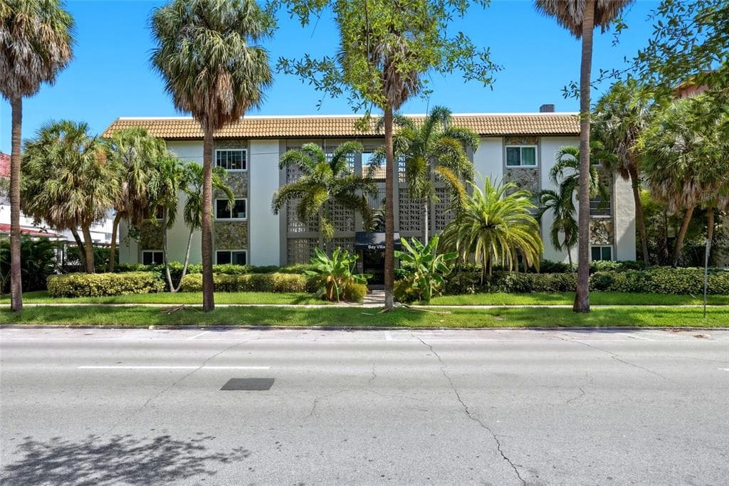 125 5TH AVENUE NE # 210, ST PETERSBURG, FL 33701