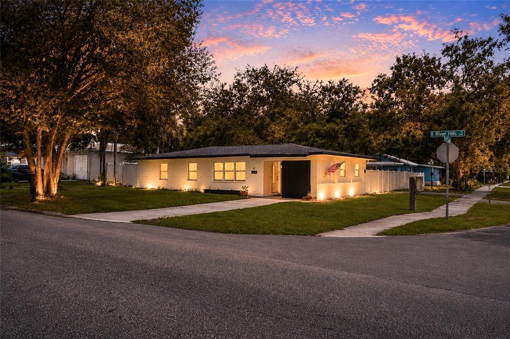 4015 RIVER HILLS DRIVE, TAMPA, FL 33617